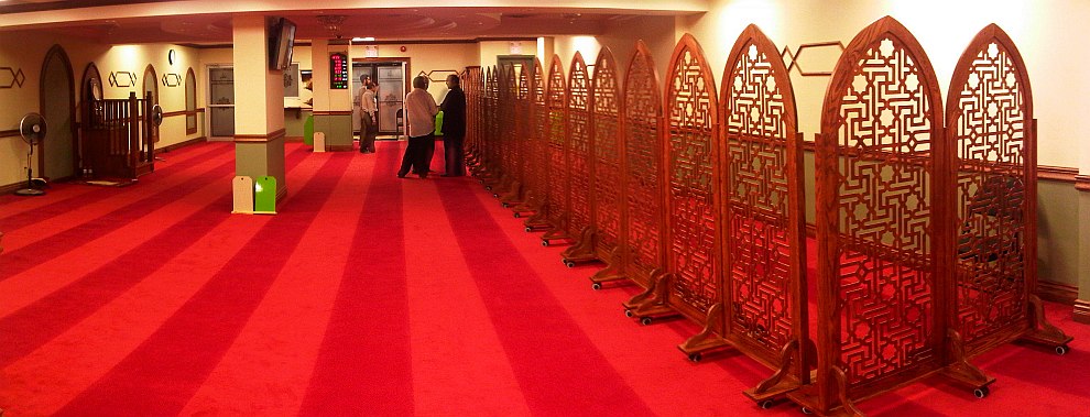 01 - Night 1 - Masjid Toronto at Adelaide beautiful crafted wooden divider Monday July 8 2013